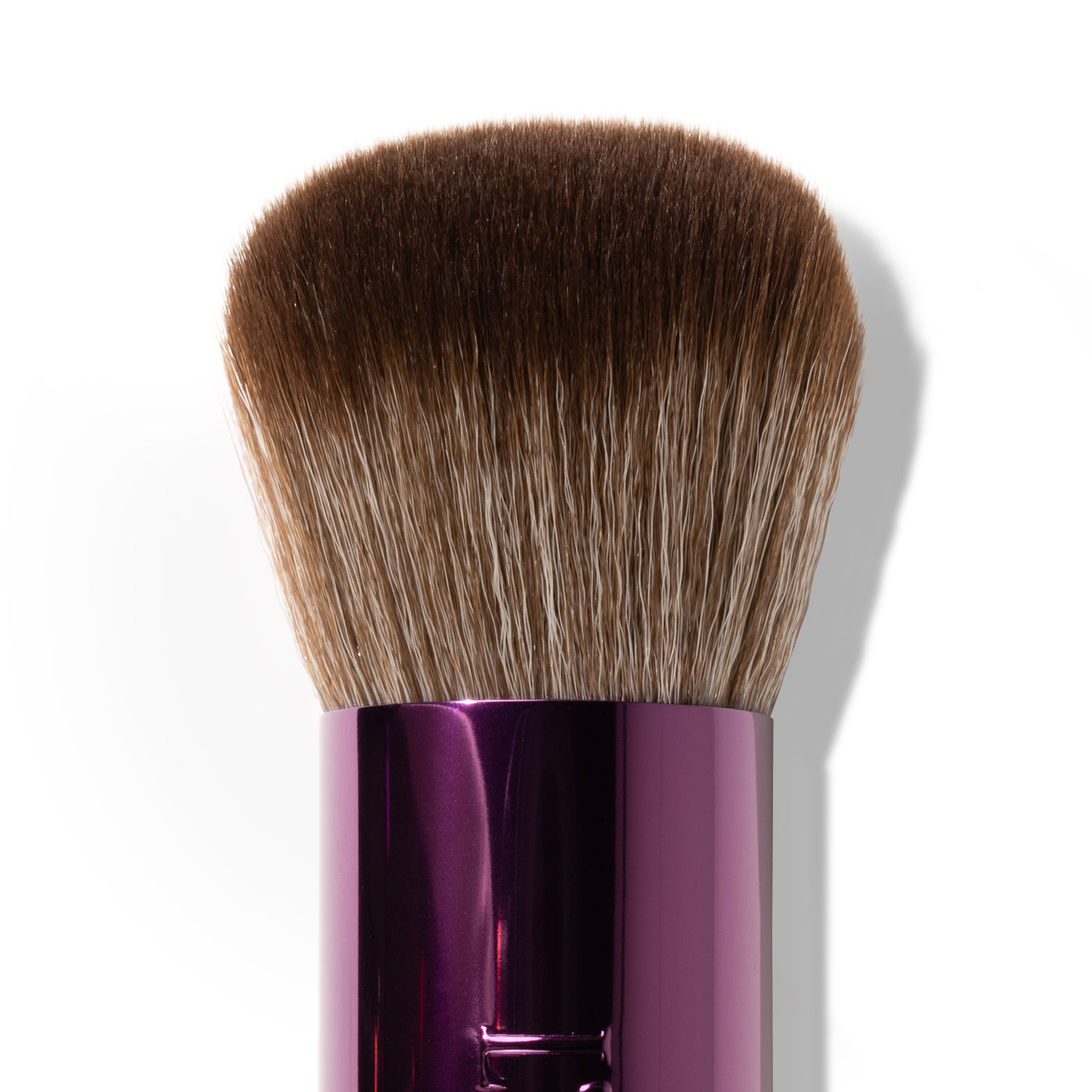 F01 Bestie Kabuki is your Best friend for your mineral base. Use with Primer or Foundation for a smooth and natural finish. Blends evenly for a streak-free result.