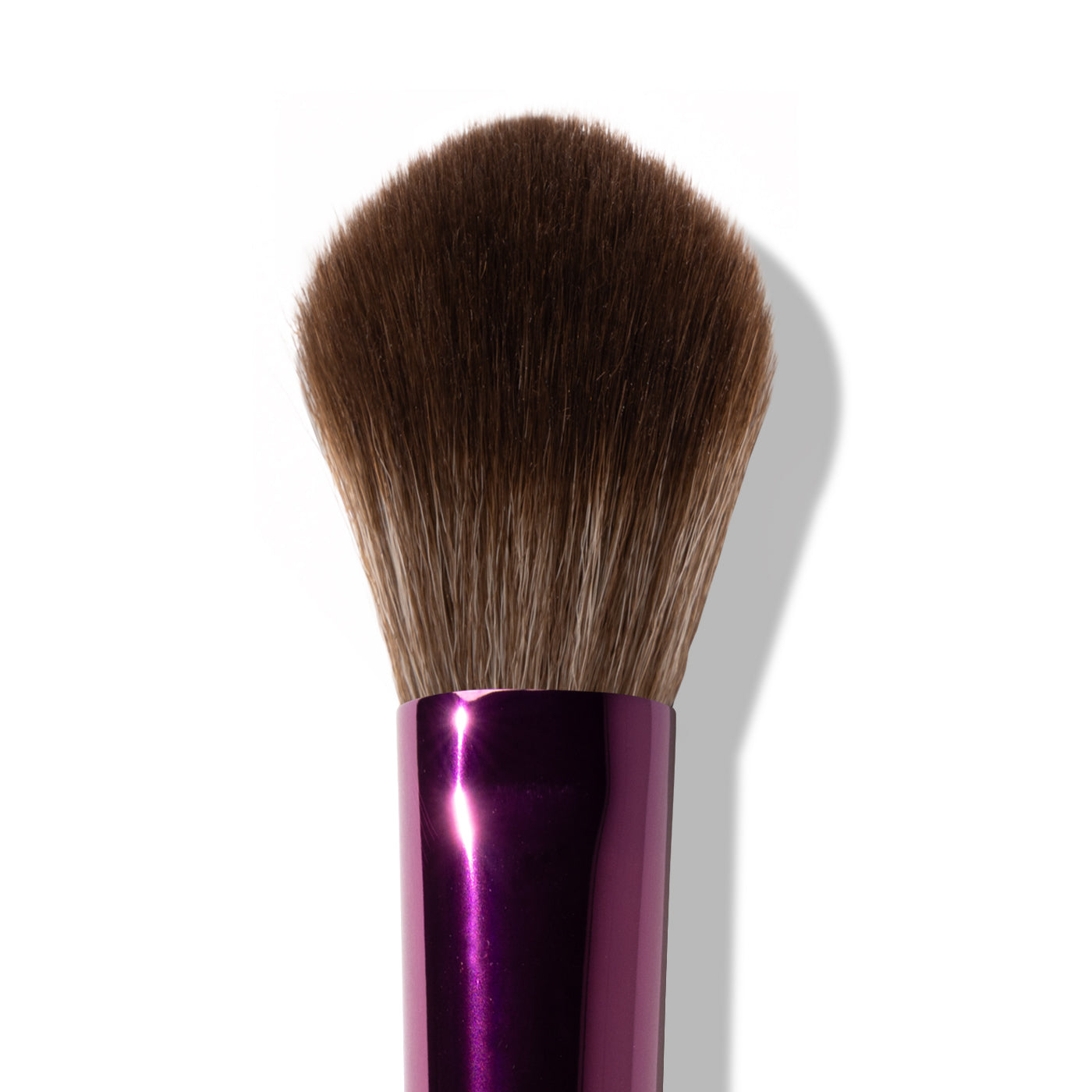 De ultra-flexibele, zachte haren blenden naadloos en maken het makkelijk om te kiezen: een subtiele shimmer of juist full beam. In seconden een frisse, stralende finish zonder harde randen.