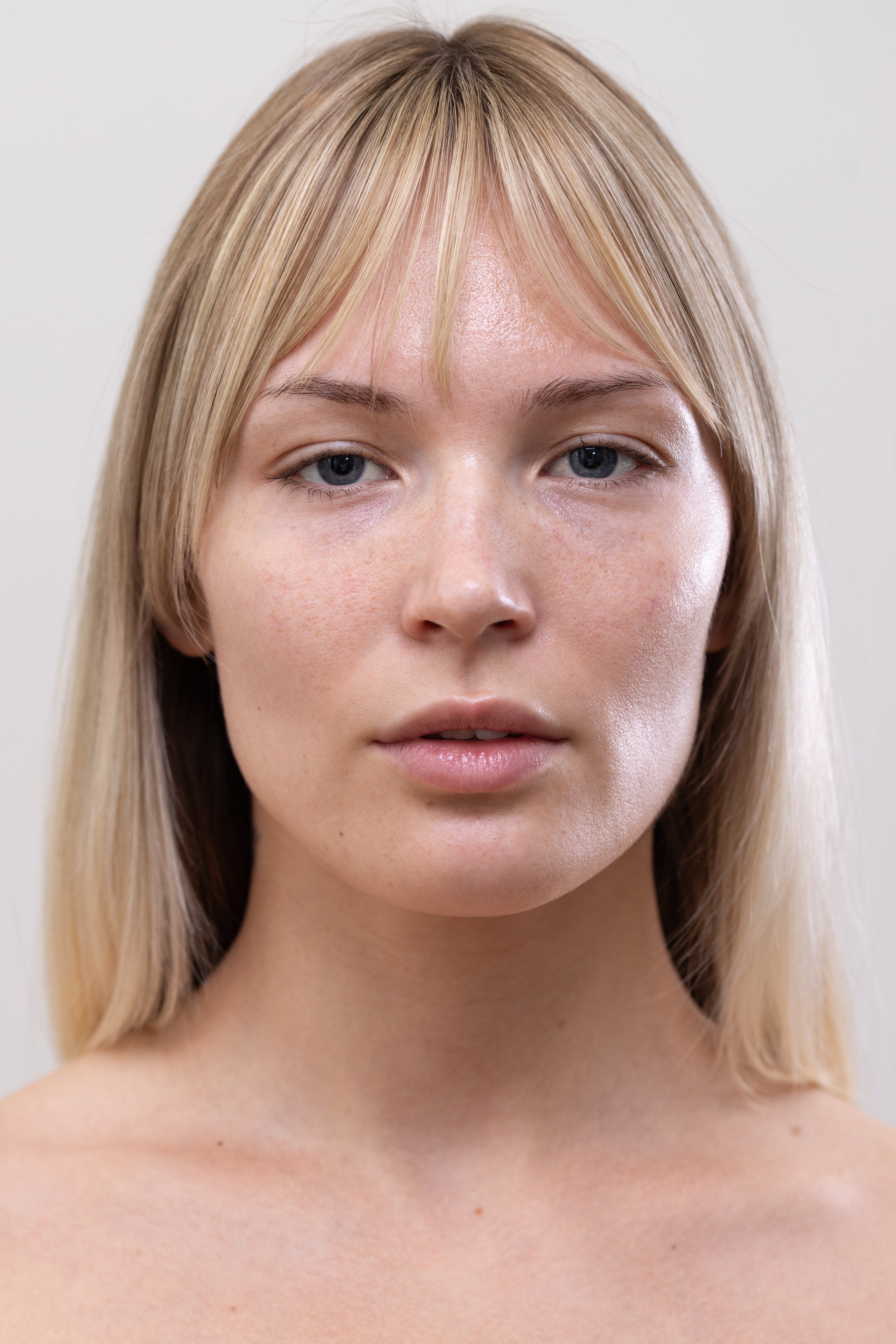 Before the 5-Step Mineral Make-up Routine by L'OYÉ Cosmetics