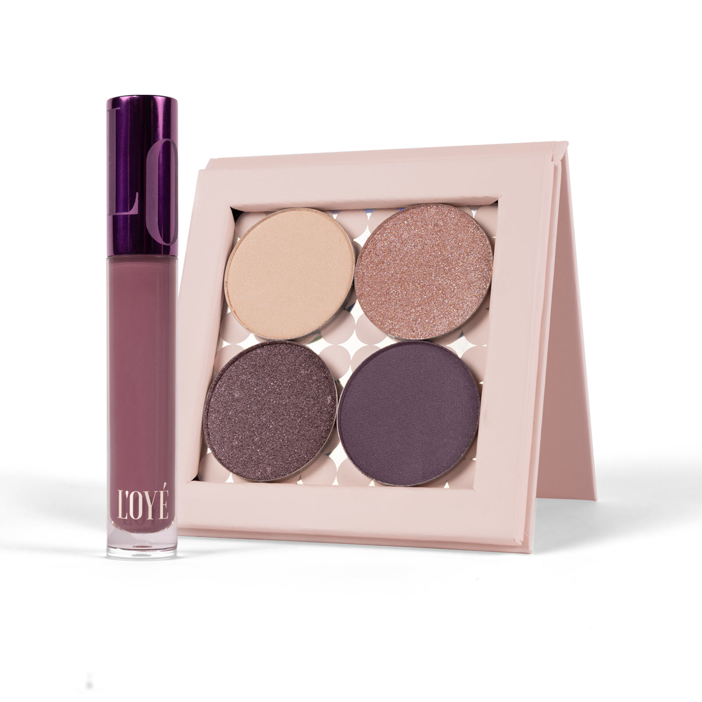 Soft. Dreamy. Irresistible. Verras je moeder (of jezelf) met een stralende make-up look dankzij de verzorgende Lipcrave Lip Polish Rose Tempation en de prachtige tinten uit de Pressed Eyeshadow Set - Lavender Silk Aura, samengebracht in één exclusieve Moederdag Bundle.
