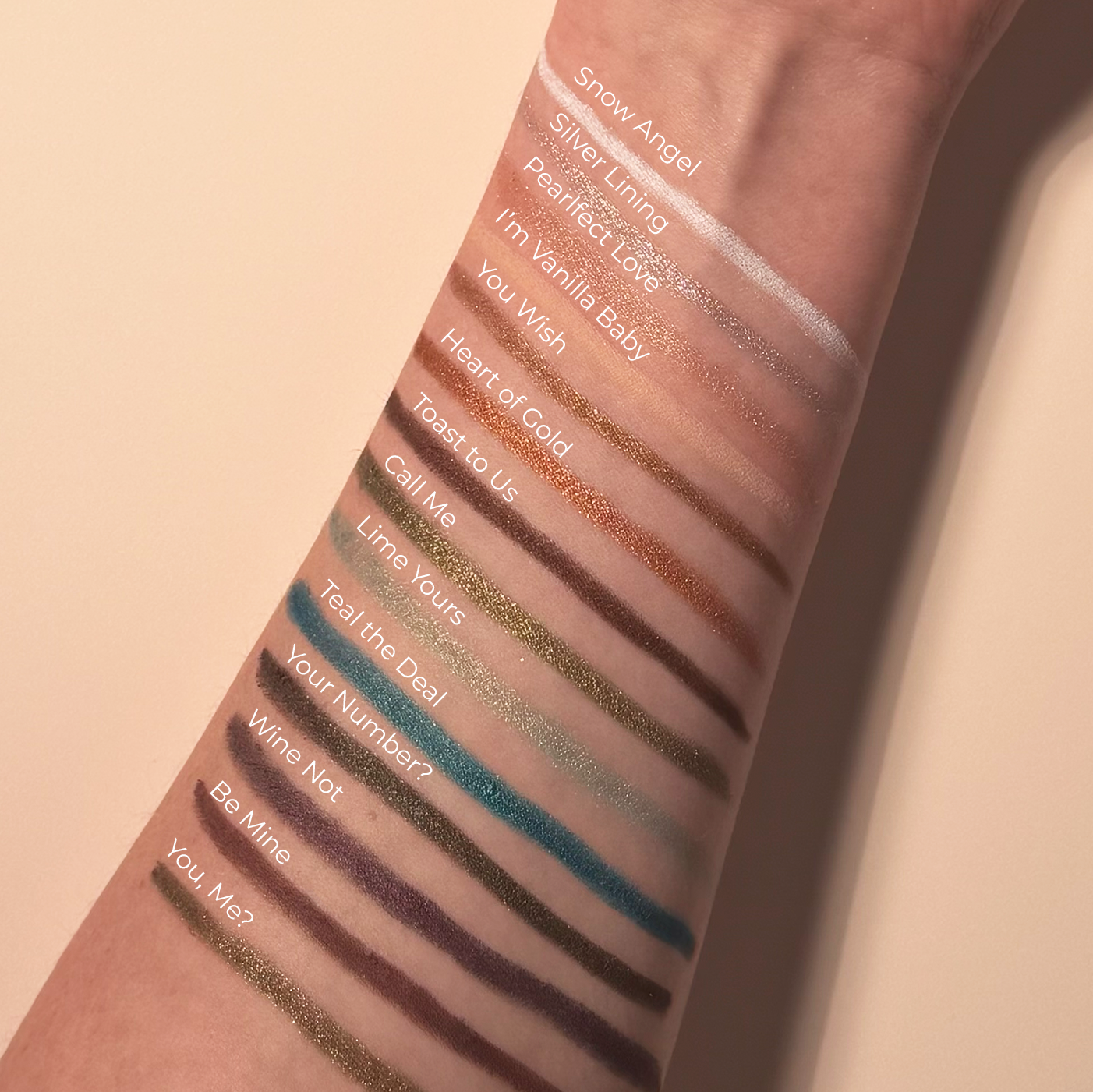 Pick up Liners van L'OYÉ Cosmetics is een waterproof oogpotlood. 28 kleuren.