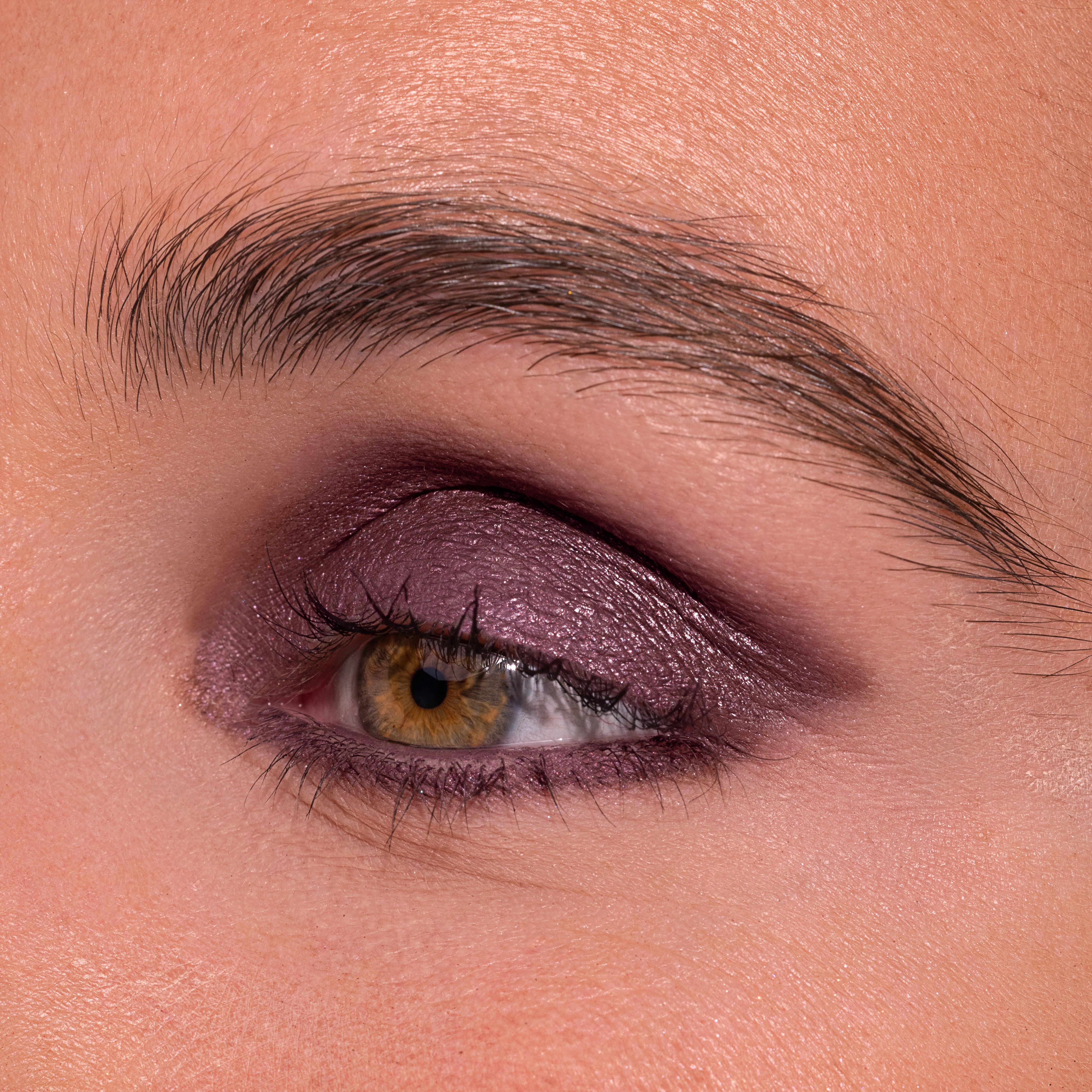 Metallic Pick up Liner van L'OYÉ Cosmetics is een waterproof oogpotlood. Dit in de kleur Win Me, bekijk ook de andere 28 kleuren.