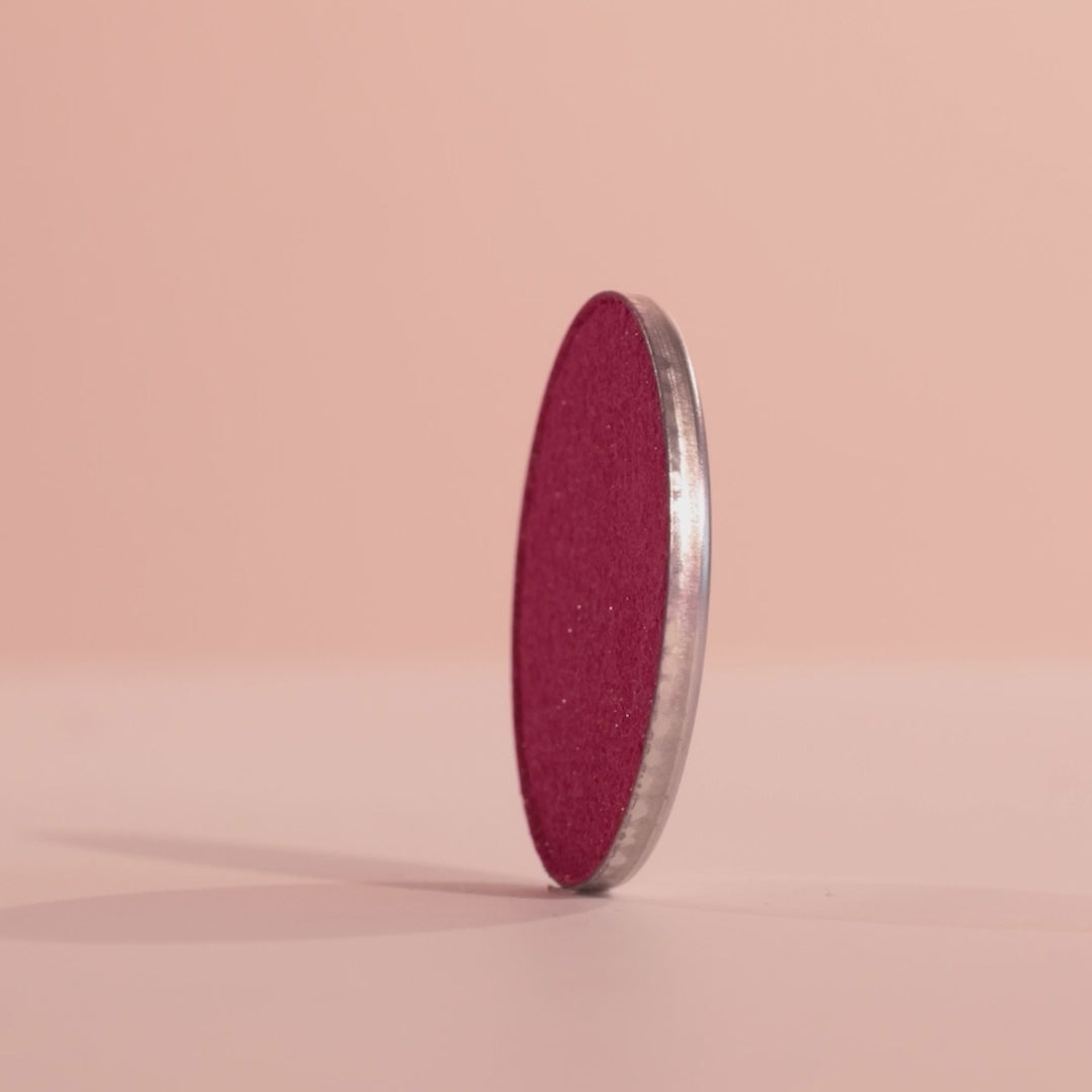 Video laden: Pressed Eyeshadow Adore