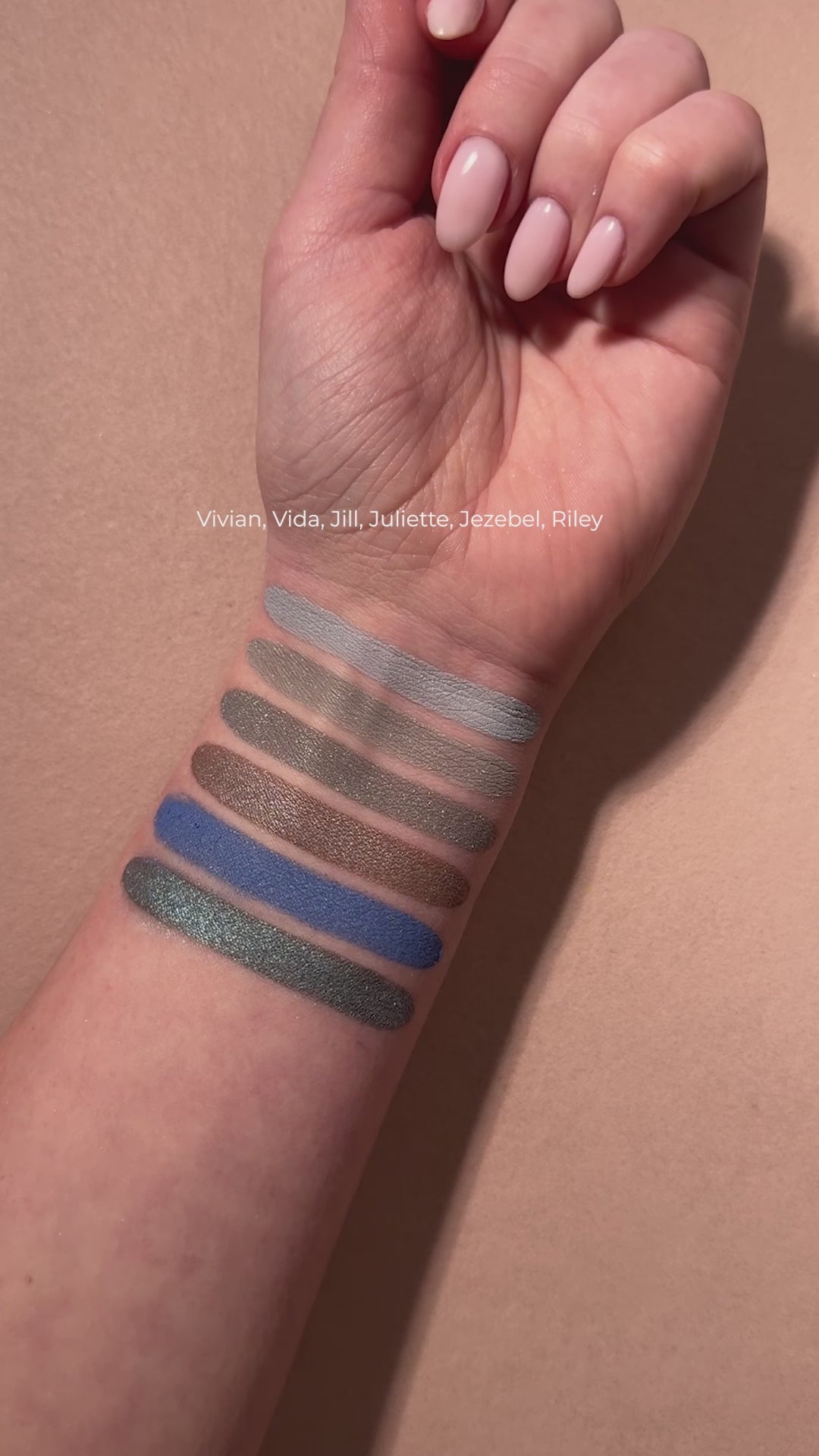 Video laden: Mineral Eyeshadow Riley