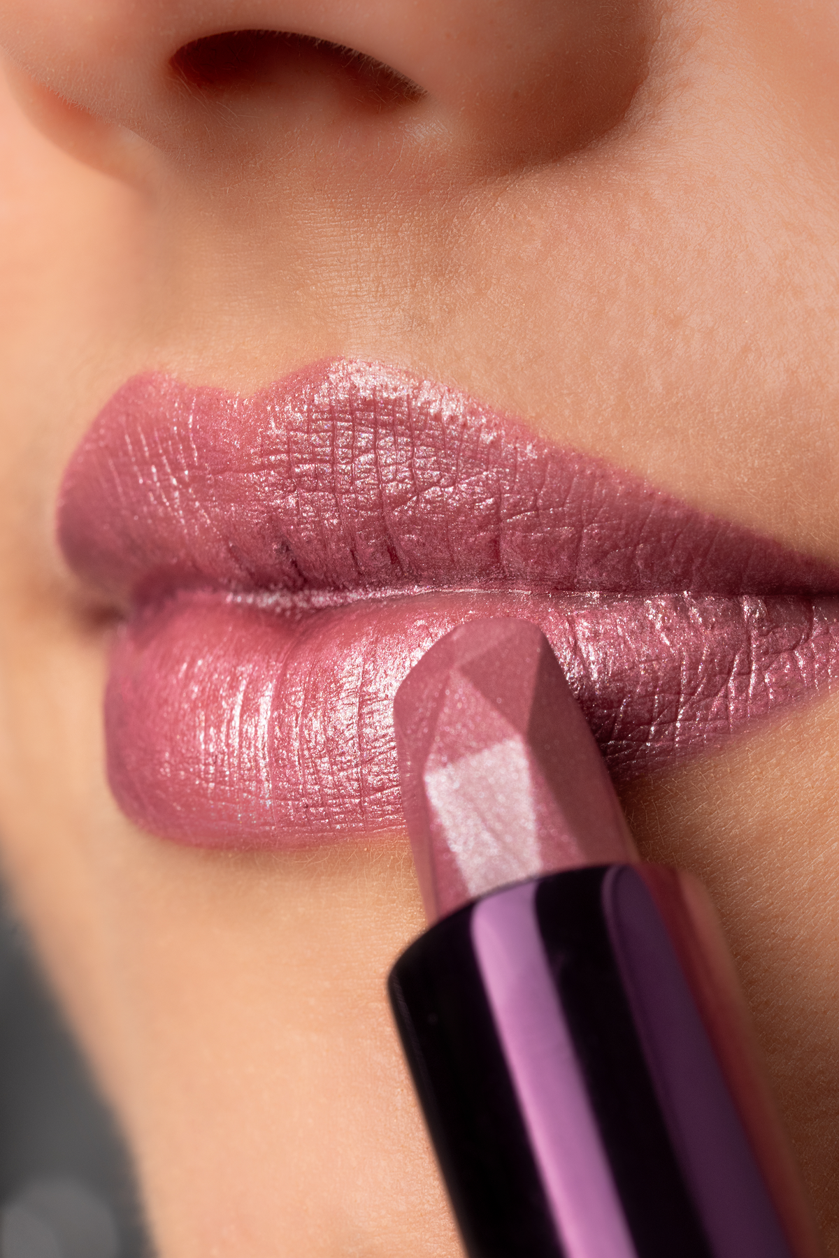 Video laden: Diamond Frost Lipstick Cranberry Ice