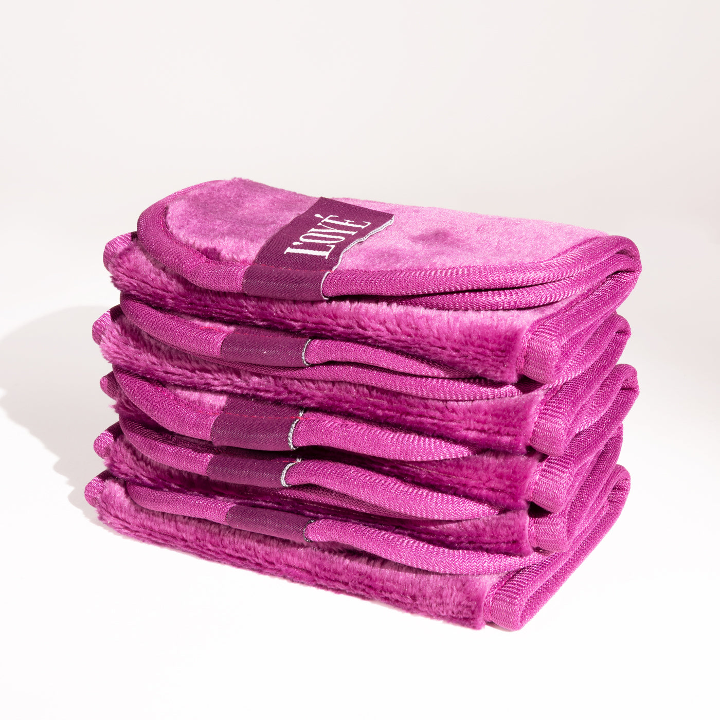 Geniet van 5 Doekie's. De fluweelachtige stof voelt fijn aan op je huid en de vorm ligt lekker in de hand, zodat je overal makkelijk bij kunt. Herbruikbaar, makkelijk schoon te maken en altijd klaar voor gebruik. Geen gedoe. Gewoon goede doekies.