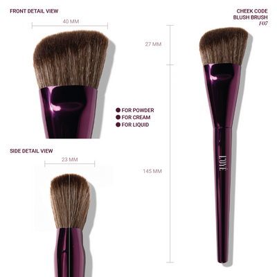 De cheat code voor perfect flushed cheeks. Cheek Code volgt je jukbeenderen met z’n schuine, taps toelopende vorm en geeft meteen een smooth, lifted finish. De medium-dichte, ultra flexibele haren blenden je blush moeiteloos uit zónder je foundation te verplaatsen. Van subtiel tot statement: jij bepaalt, Cheek Code maakt het naadloos.