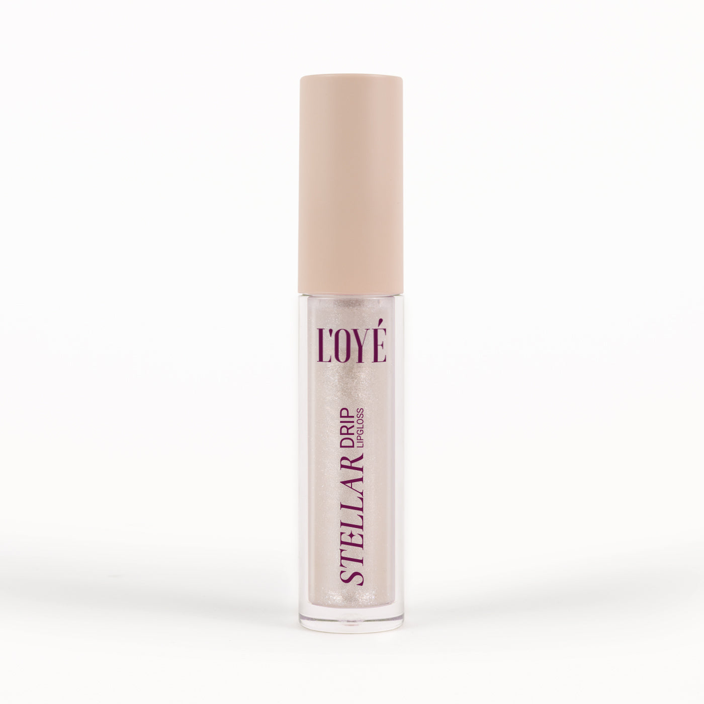 Stellar Drip Gloss in Cosmic Kiss van L'OYÉ is een high-shine lipgloss met een ultraglassy, juicy finish. Deze lipgloss vangt het licht vanuit elke hoek en laat de lippen direct voller, gladder en stralender ogen. De comfortabele, cushiony textuur glijdt soepel over de lippen en voelt licht aan, zonder plakkerig of zwaar te worden.Deze glossy lipgloss is perfect om solo te dragen voor een frisse, glanzende look, maar ook ideaal als topper over lipstick.