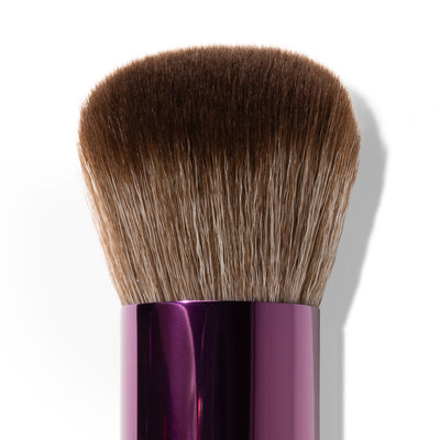 F01 Bestie Kabuki is your Best friend for your mineral base. Use with Primer or Foundation for a smooth and natural finish. Blends evenly for a streak-free result.