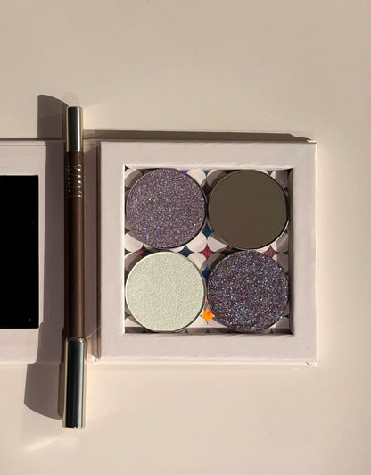 Laat je verleiden door pure sparkle en verwennerij met Glittery Treats: een echte traktatie voor jouw ooglook. Deze bundle draait helemaal om glittery finishes en onweerstaanbare treats voor je oogmake-up collectie.