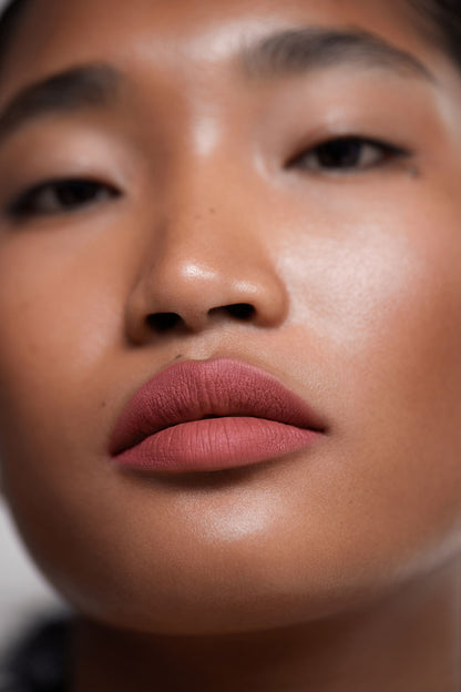 L'OYÉ Cosmetics Ethereal Touch Lipstick Eclipse