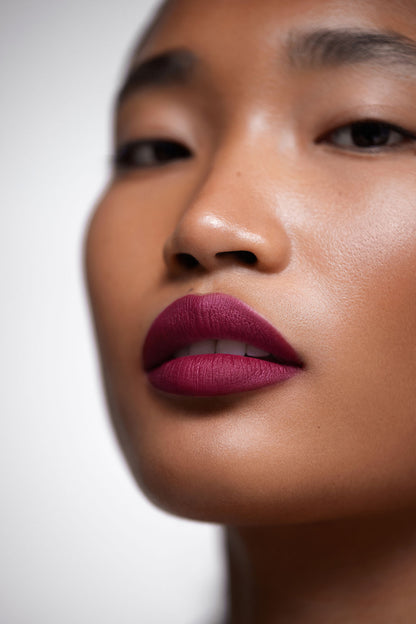 L'OYÉ Cosmetics Ethereal Touch Lipstick Flare