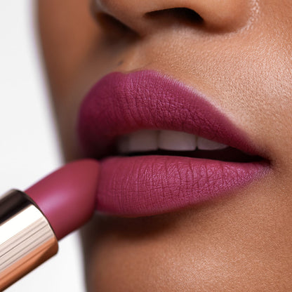 L'OYÉ Cosmetics Ethereal Touch Lipstick Stellar Close-up