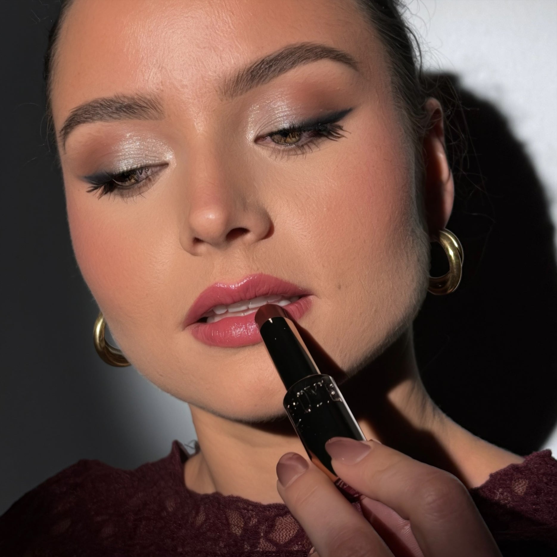 A nude look with the Liptease Lipbalm by L'OYÉ Cosmetics