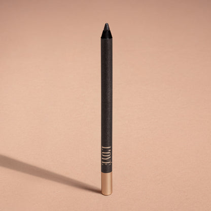 Metallic Pick up Liner van L'OYÉ Cosmetics is een waterproof oogpotlood. Dit in de kleur Lucky You, bekijk ook de andere 28 kleuren.