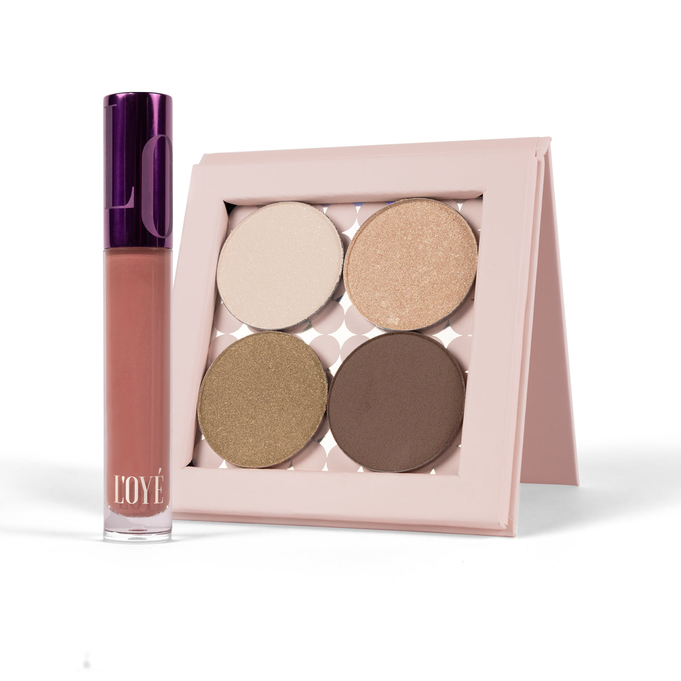 Soft neutrals. Golden depth. Verras je moeder (of jezelf) met een stralende make-up look dankzij de verzorgende Lipcrave Lip Polish Nude Obsession en de prachtige tinten uit de Pressed Eyeshadow Set - Golden Olive Muse, samengebracht in één exclusieve Moederdag Bundle.