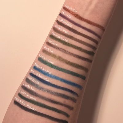 Pick up Liner van L'OYÉ Cosmetics is een waterproof oogpotlood. 28 kleuren.