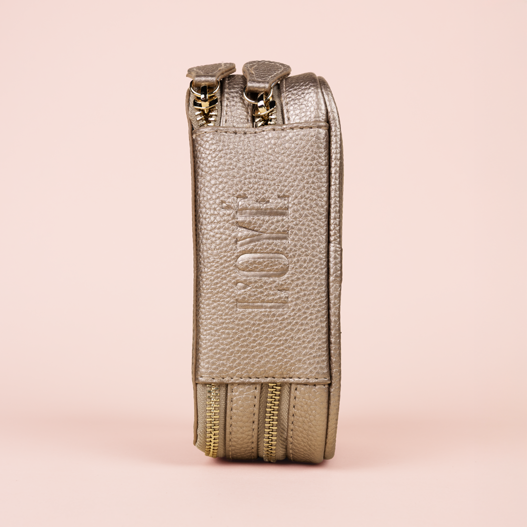 Loye the glow case – om je make-up essentials altijd binnen handbereik te houden