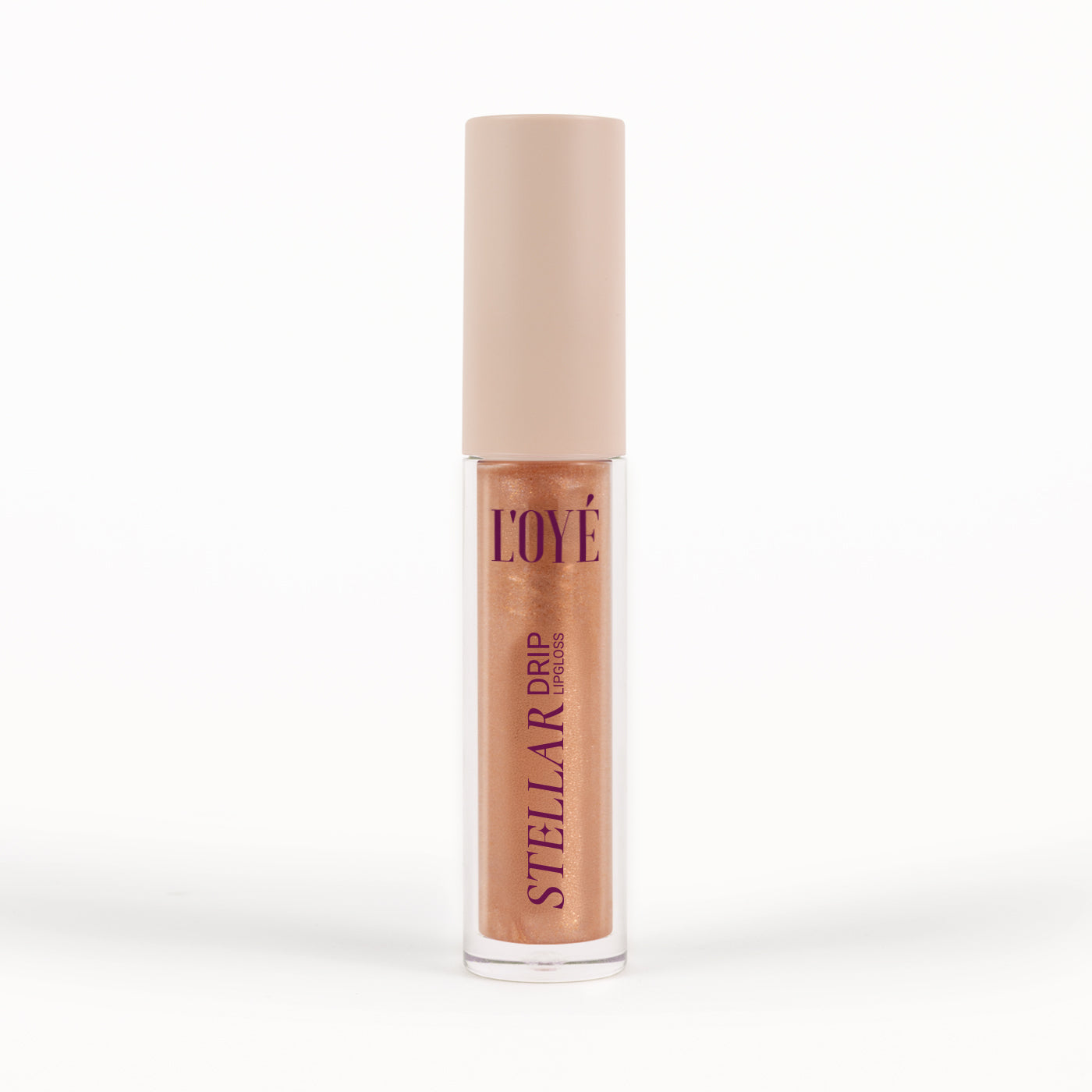 Stellar Drip Gloss in Solar Flare van L'OYÉ is een high-shine lipgloss met een ultraglassy, juicy finish. Deze lipgloss vangt het licht vanuit elke hoek en laat de lippen direct voller, gladder en stralender ogen. De comfortabele, cushiony textuur glijdt soepel over de lippen en voelt licht aan, zonder plakkerig of zwaar te worden.Deze glossy lipgloss is perfect om solo te dragen voor een frisse, glanzende look, maar ook ideaal als topper over lipstick.