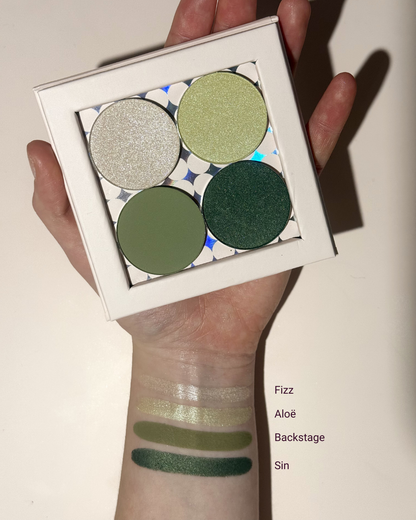 Met de Pressed Eyeshadows Fizz, Backstage en Sin creëer je moeiteloos elke vibe en de Pressed Mineral Eyeshadow Aloë zorgt voor een zachte, natuurlijke touch die je look in balans brengt.