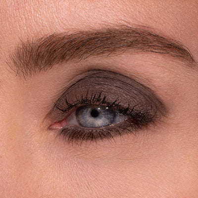 Mat Pick up Liner van L'OYÉ Cosmetics is een waterproof oogpotlood. Dit in de kleur Swipe Right, bekijk ook de andere 28 kleuren.