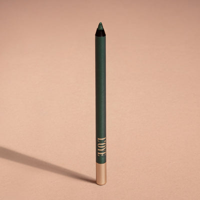 Metallic Pick up Liner van L'OYÉ Cosmetics is een waterproof oogpotlood. Dit in de kleur Wanna Date, bekijk ook de andere 28 kleuren.