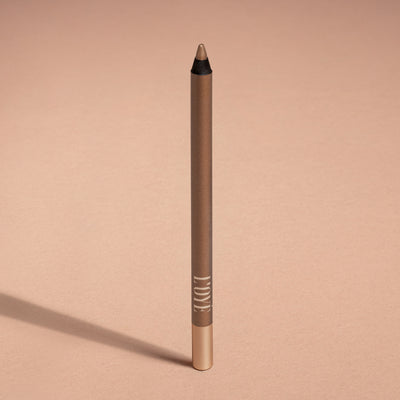 Metallic Pick up Liner van L'OYÉ Cosmetics is een waterproof oogpotlood. Dit in de kleur You Wish, bekijk ook de andere 28 kleuren.