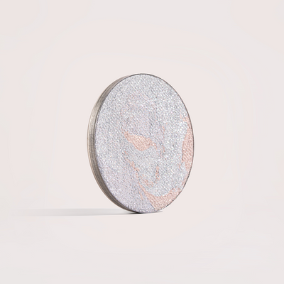 Eyeshadow Held Light