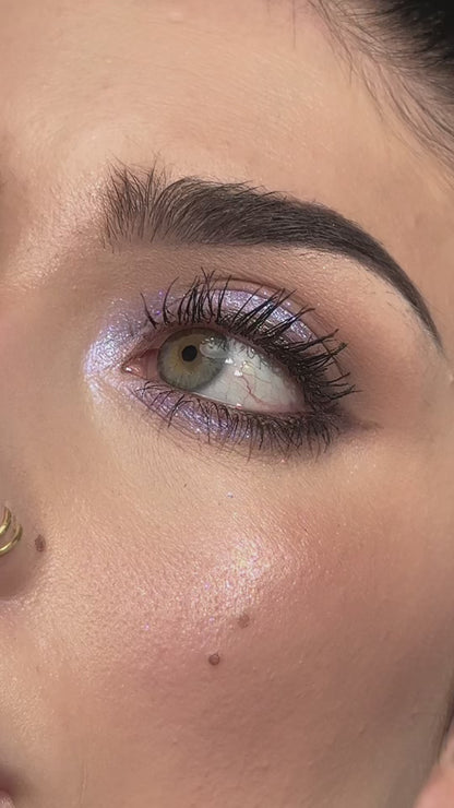  Het hart van de Celestial Stardust bundle is het Midi Palette, gevuld met Pressed Eyeshadows in de kleuren: White Noise, Angel, Tan, Finesse, Bubble the Fun, Mocca, Minty, Blueblood en Voodoo. 