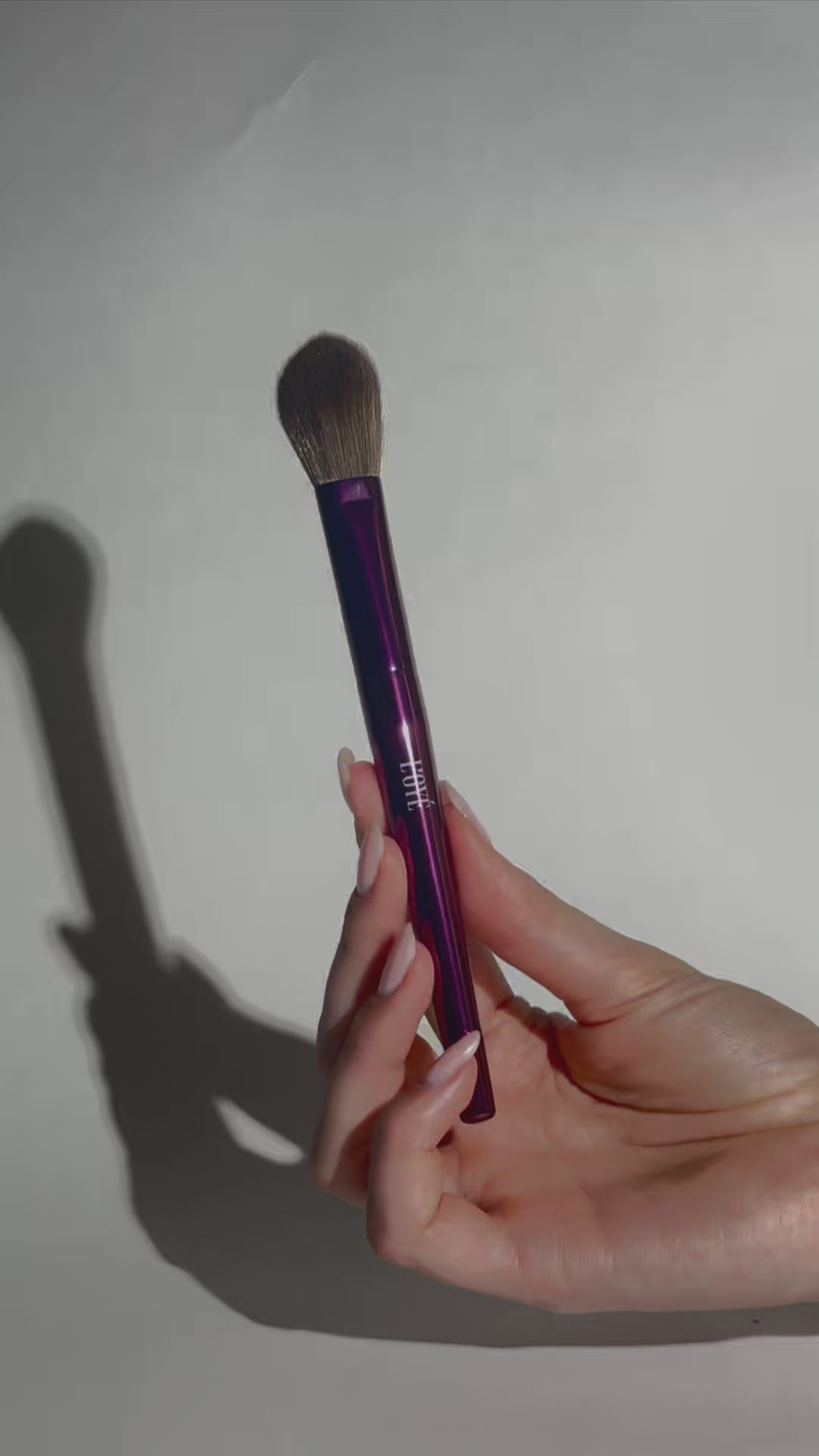 Video laden: L'OYÉ Cosmetics F08 Beam Babe - Highlighter Brush