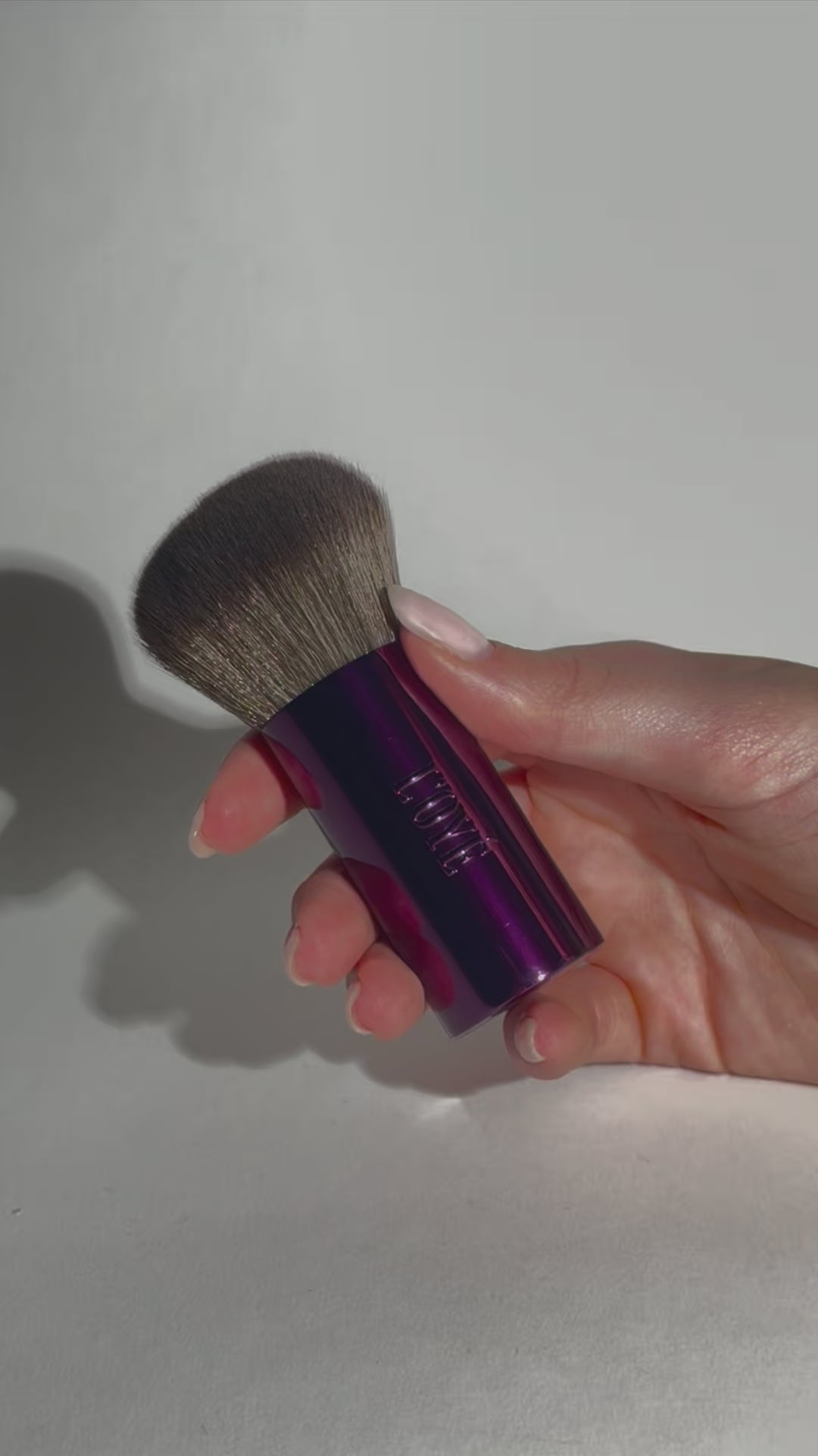 Video laden: L'OYÉ Cosmetics F01 Bestie - Kabuki Brush