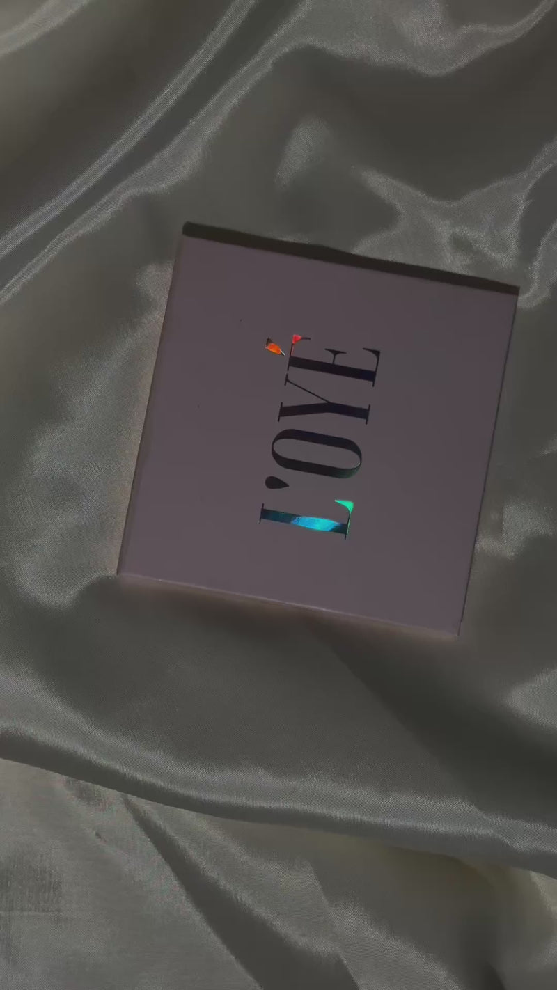 Lavender Silk Aura. More than a gift. Voor haar. Of voor jou. Omdat sommige cadeaus meer zeggen dan woorden — ze creëren een moment, een gevoel, een herinnering.