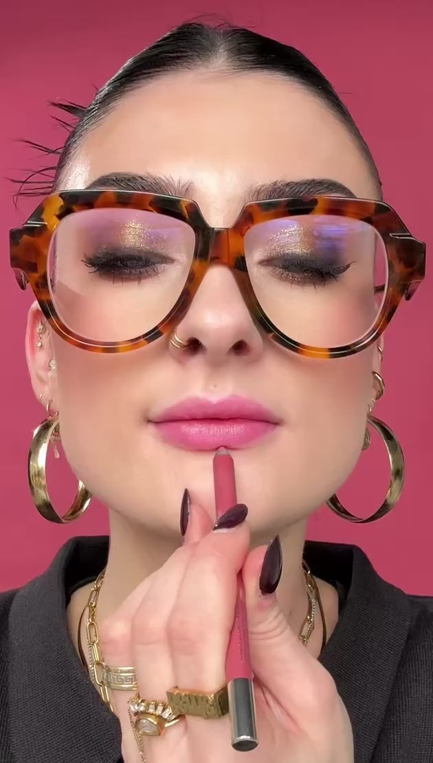 L'OYÉ Ethereal Touch Lipstick Stellar x Smooth Pick-up Lipliner Outline me, Baby