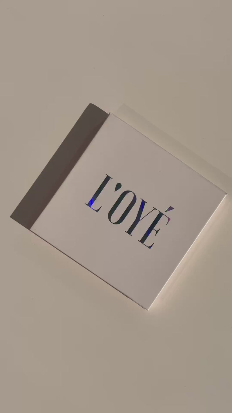 Golden Olive Muse. More than a gift. Voor haar. Of voor jou. Omdat schoonheid soms meer is dan een product — het is een moment, een gevoel, een herinnering.