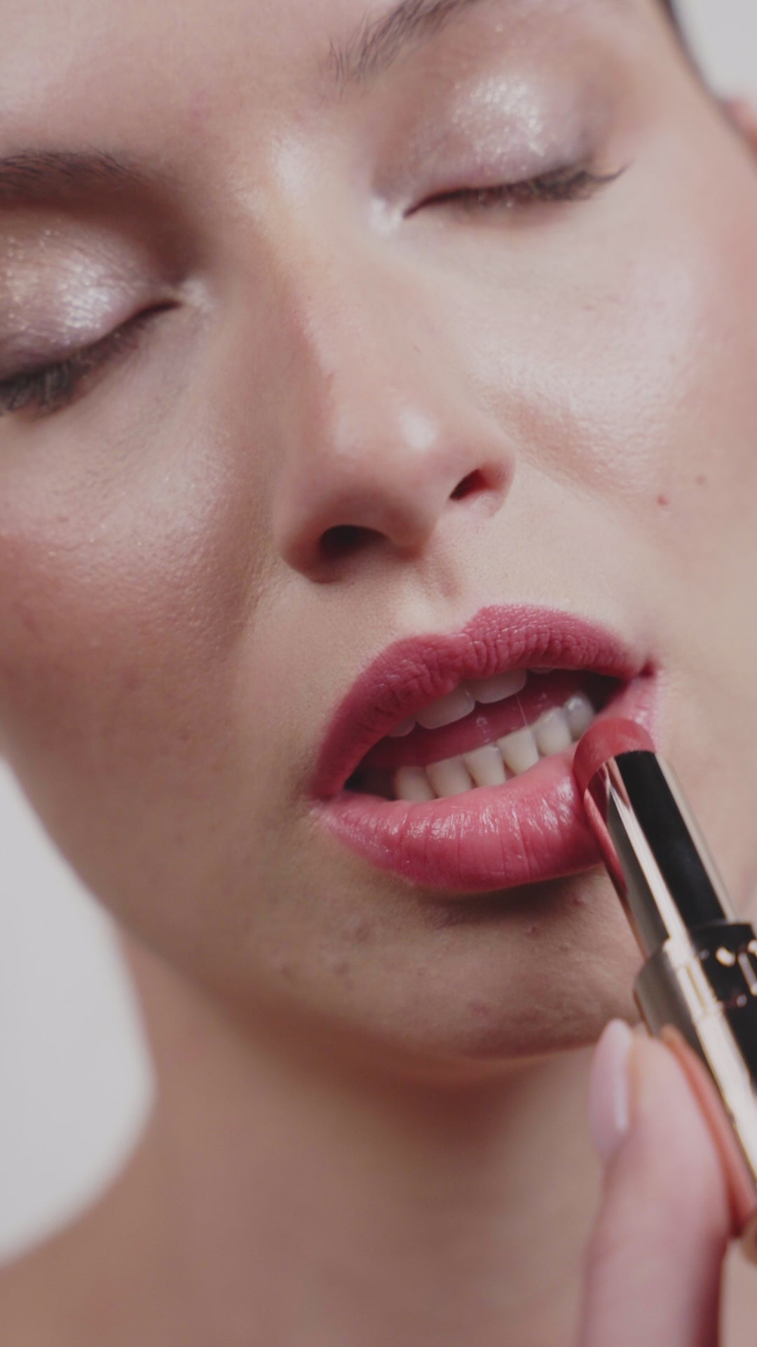 Load video: L'OYÉ Cosmetics Liptease Lipbalm Teddy