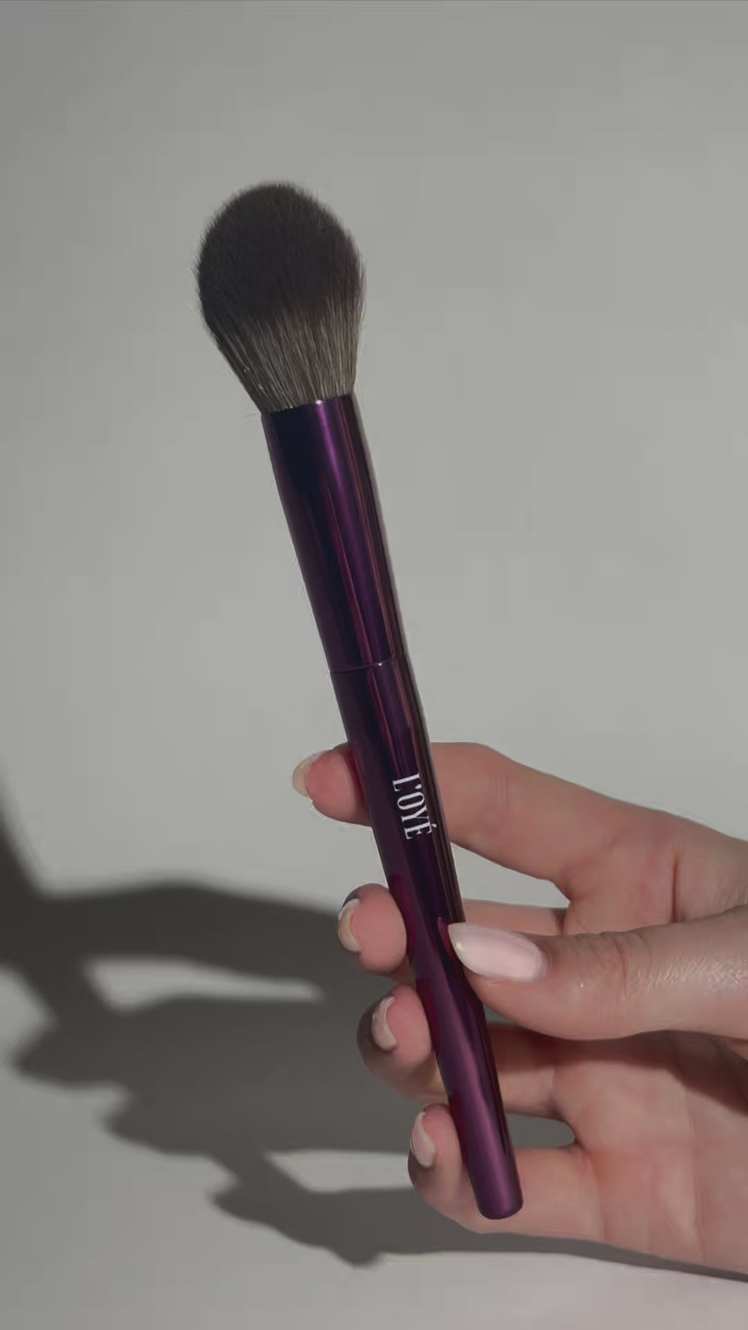 Video laden: L'OYÉ Cosmetics F06 Soft Affair - Blush Brush