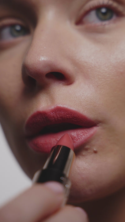 L'OYÉ Cosmetics Dewy Dream Lipstick Lucid