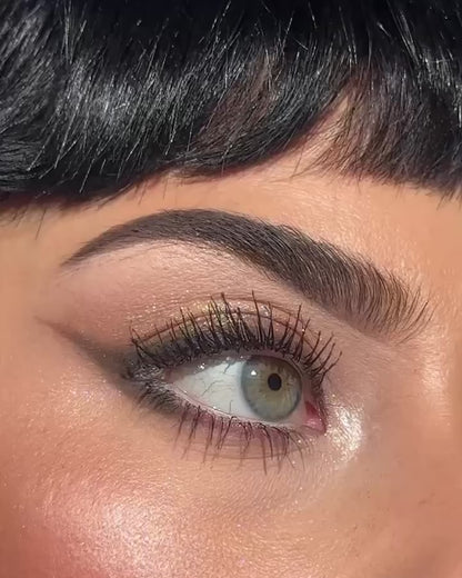 Creëer een Full Glam Eye look met de Lovedrunk Eyeshadow set.