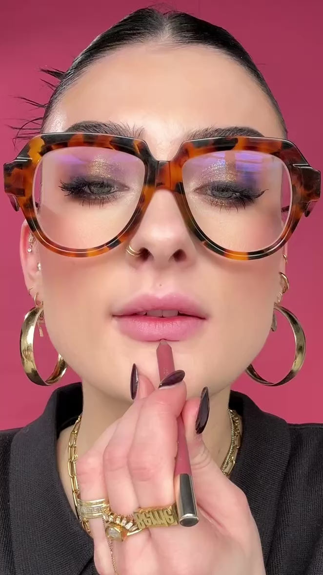 L'OYÉ Ethereal Touch Lipstick Aura x Smooth Pick-up Lipliner Wild Whisper